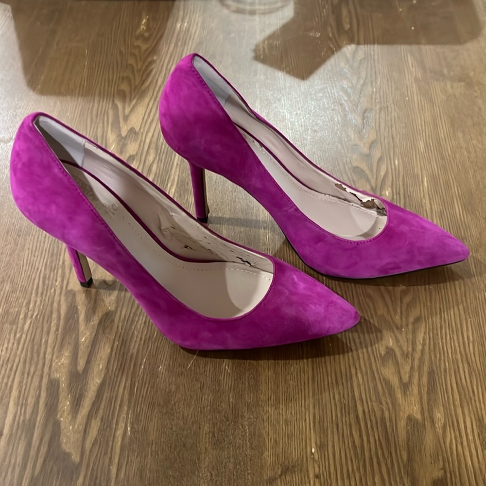 Women’s Vince Camuto pink purple heel suede, size 7.5, minor wear interior shoe